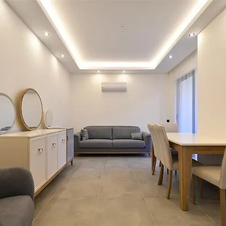 0009 Cozy 2-Room Apartment For Rent In The Heart Of Mahmutlar Close To The Sea
